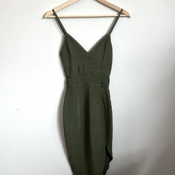 Tight Olive Dress 🫒 - Picture 5 of 7